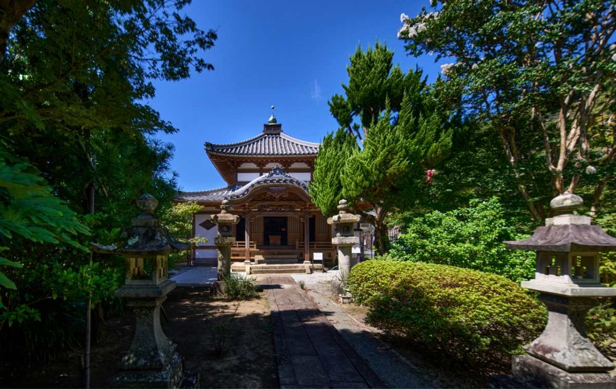 長崎の伝統ある寺を修復